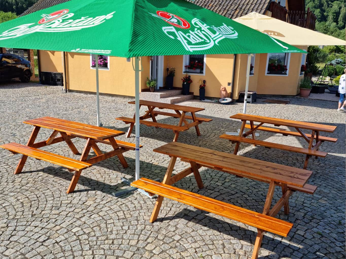 Pivní set Poctivec v Karlových Varech - zahradní piknikový stůl